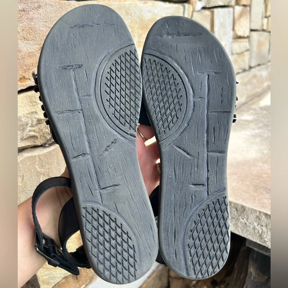 OTBT Voyage Stylish Black leather Sandals w/unique Woven detail NWOB Sz-6.5. P